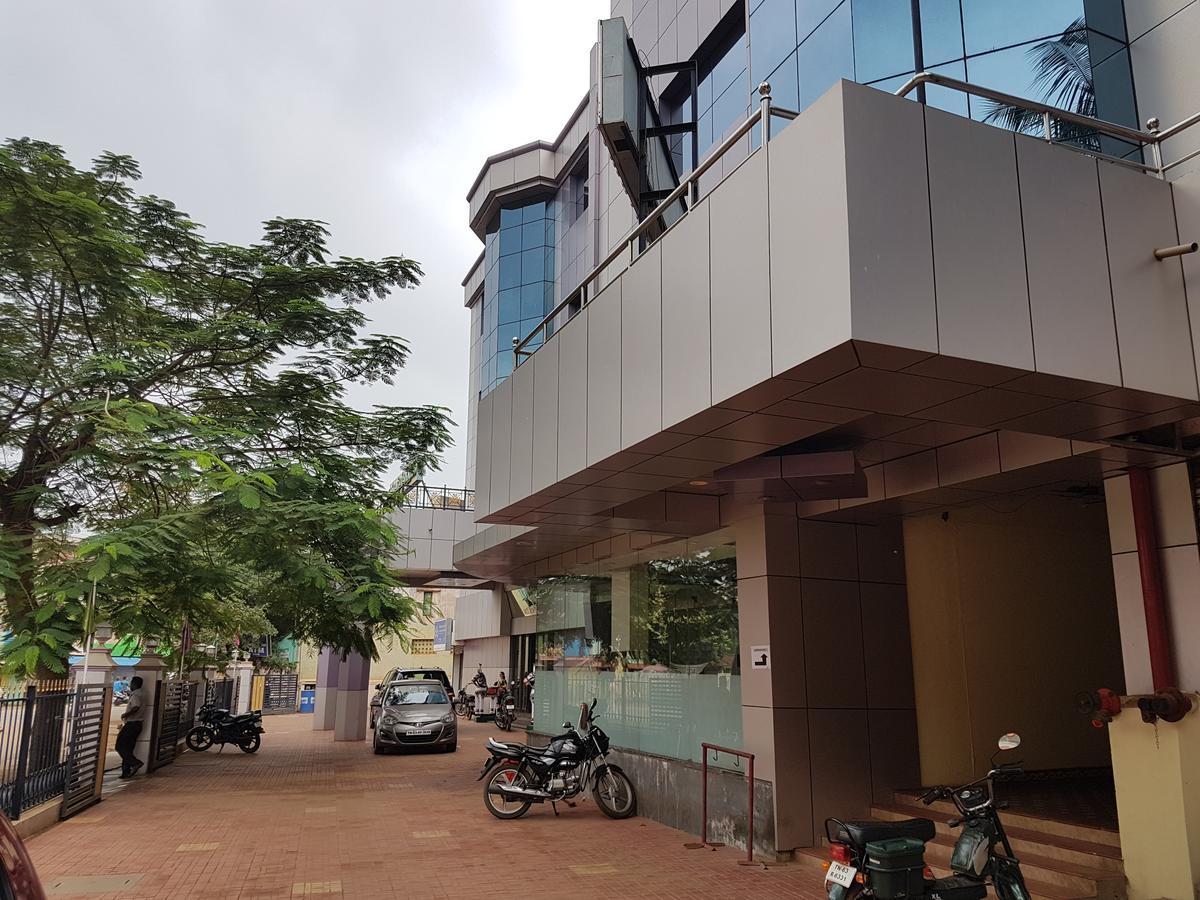 Hotel Subhalakshmi Palace Kāraikkudi Exterior photo
