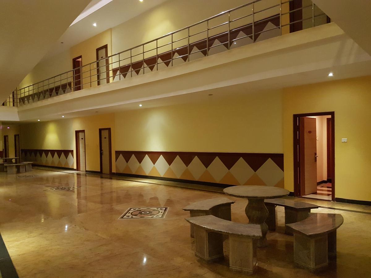 Hotel Subhalakshmi Palace Kāraikkudi Exterior photo