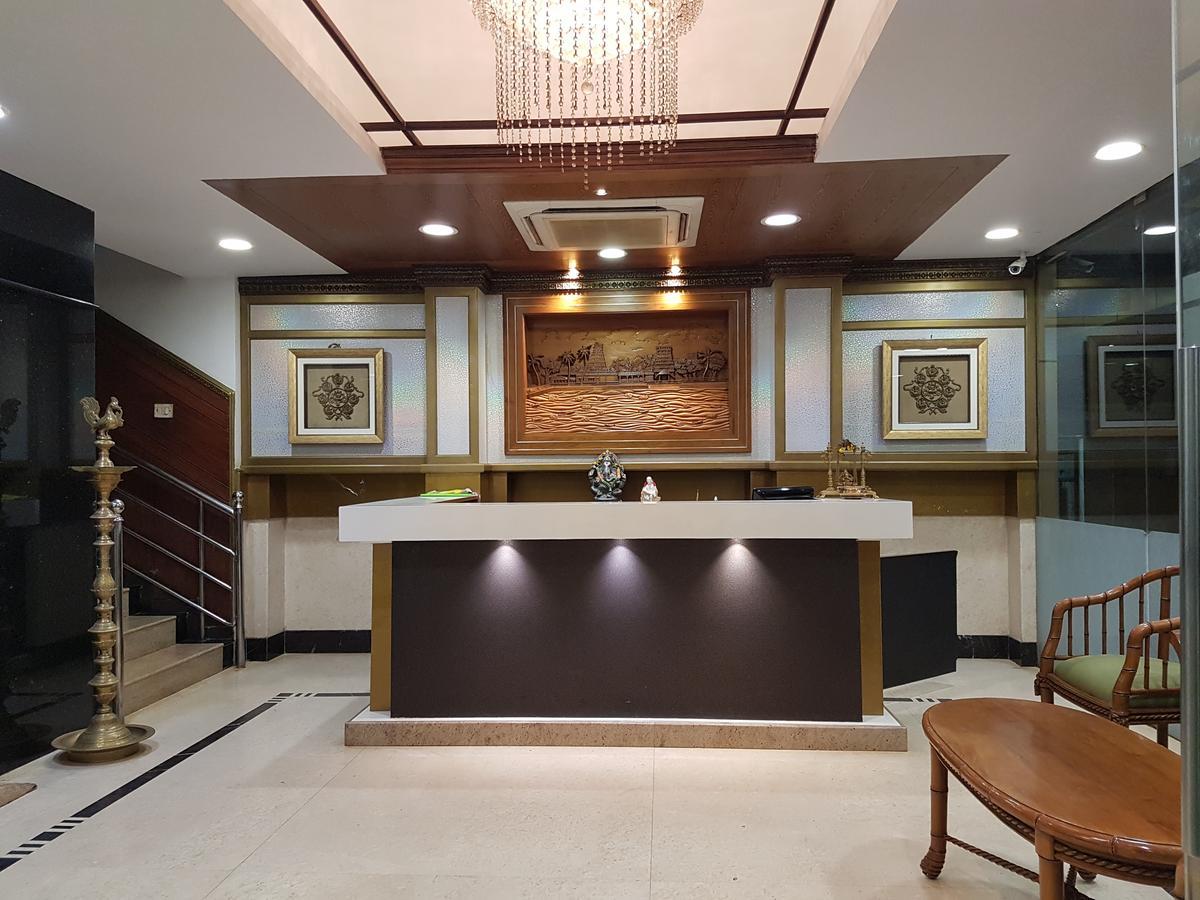 Hotel Subhalakshmi Palace Kāraikkudi Exterior photo