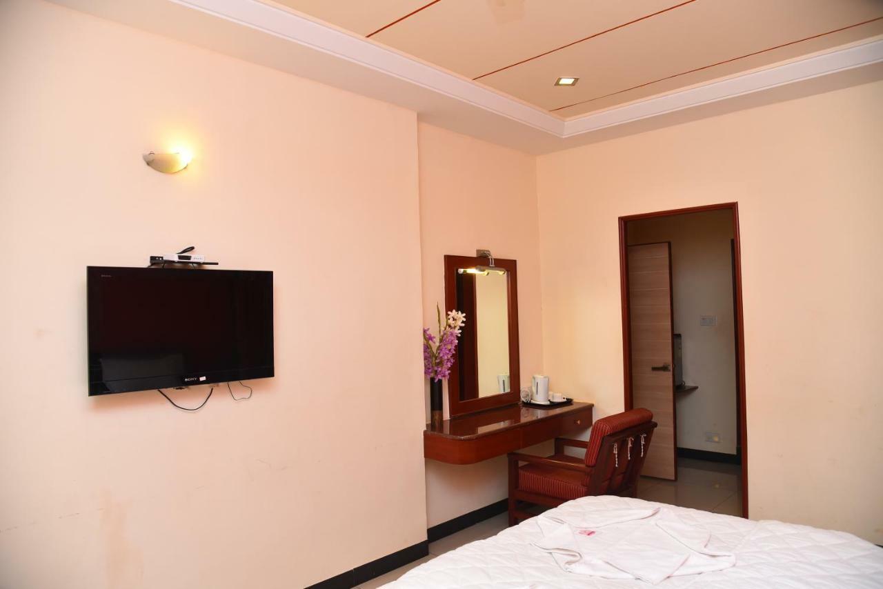 Hotel Subhalakshmi Palace Kāraikkudi Exterior photo