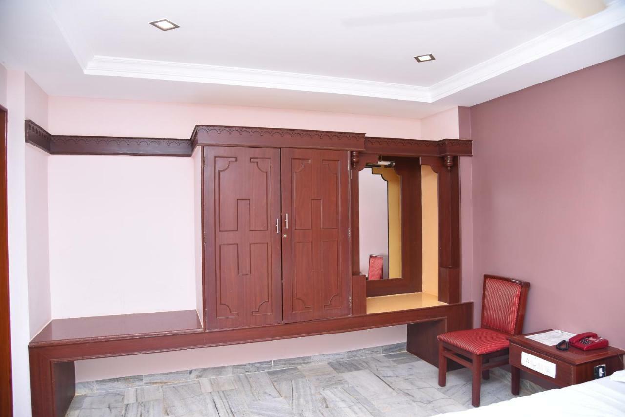 Hotel Subhalakshmi Palace Kāraikkudi Exterior photo