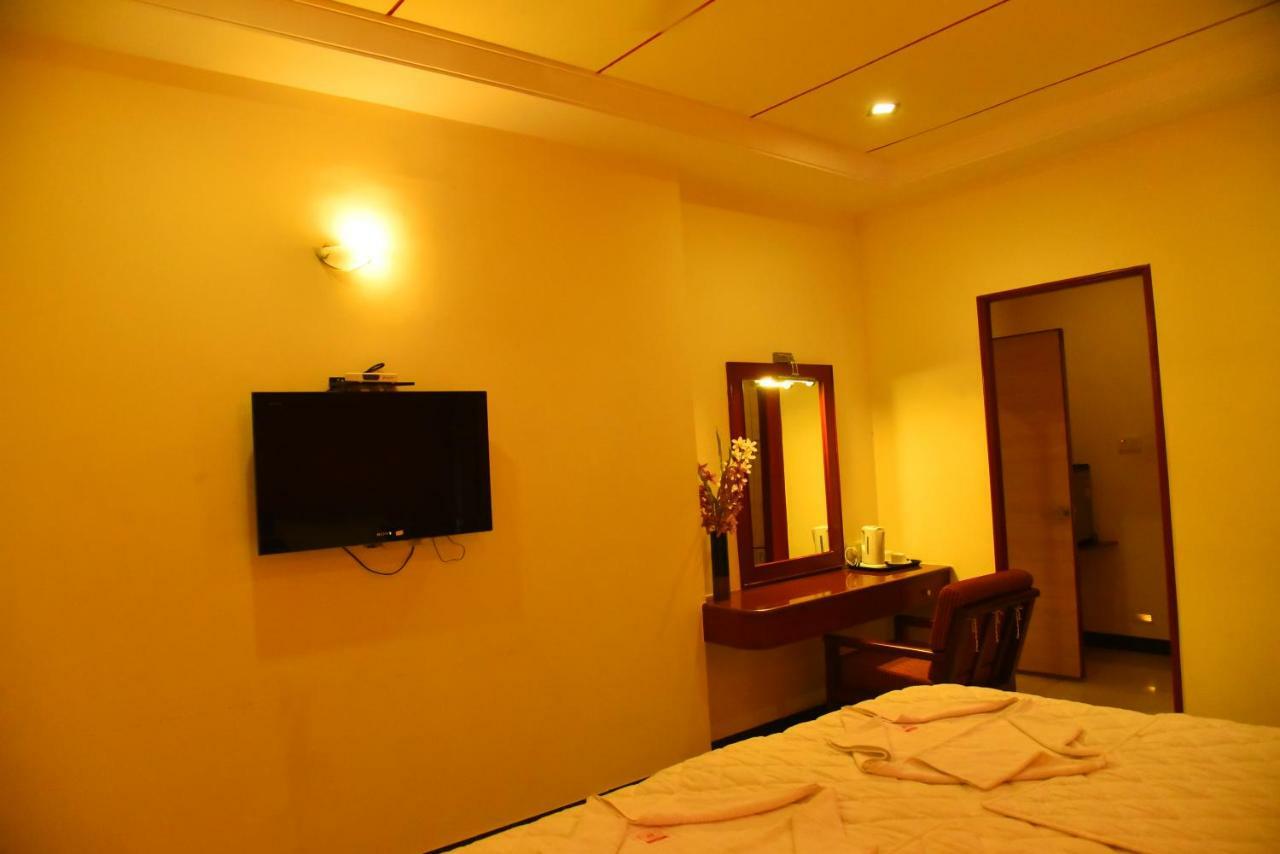 Hotel Subhalakshmi Palace Kāraikkudi Exterior photo