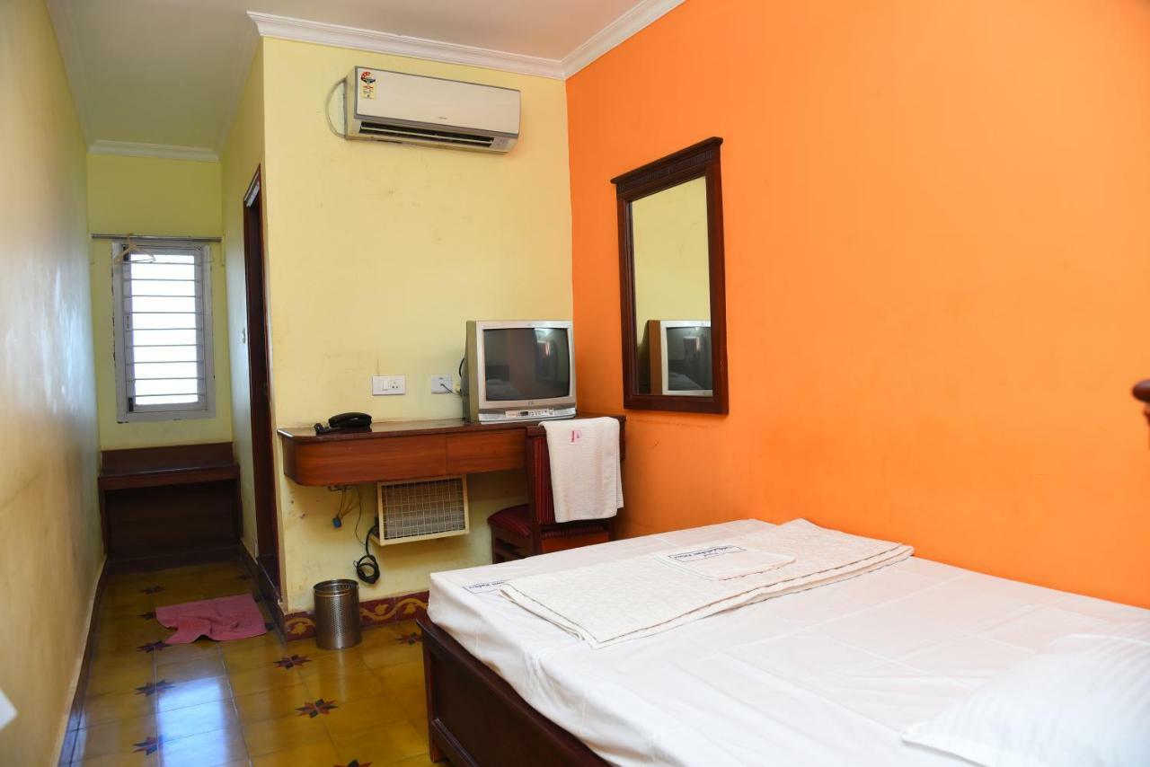Hotel Subhalakshmi Palace Kāraikkudi Exterior photo