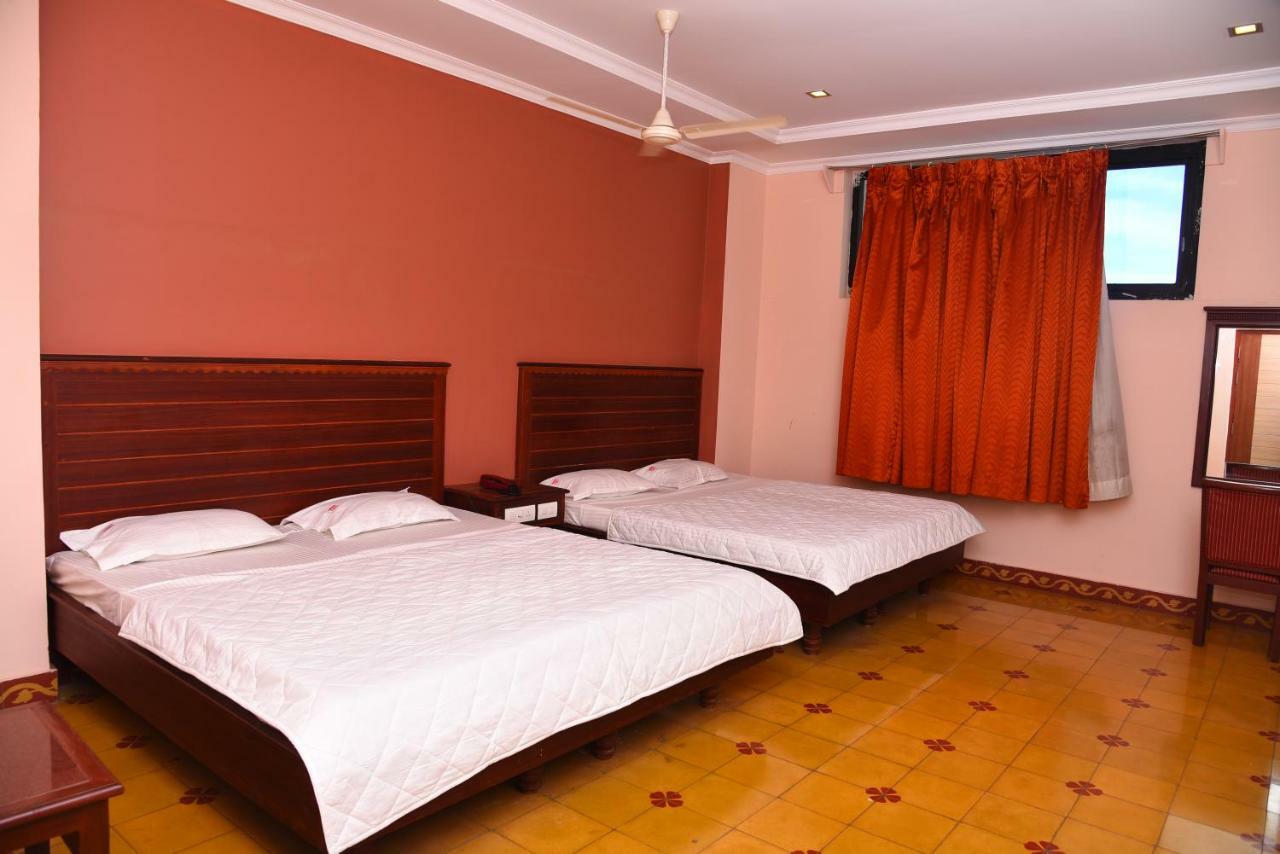 Hotel Subhalakshmi Palace Kāraikkudi Exterior photo