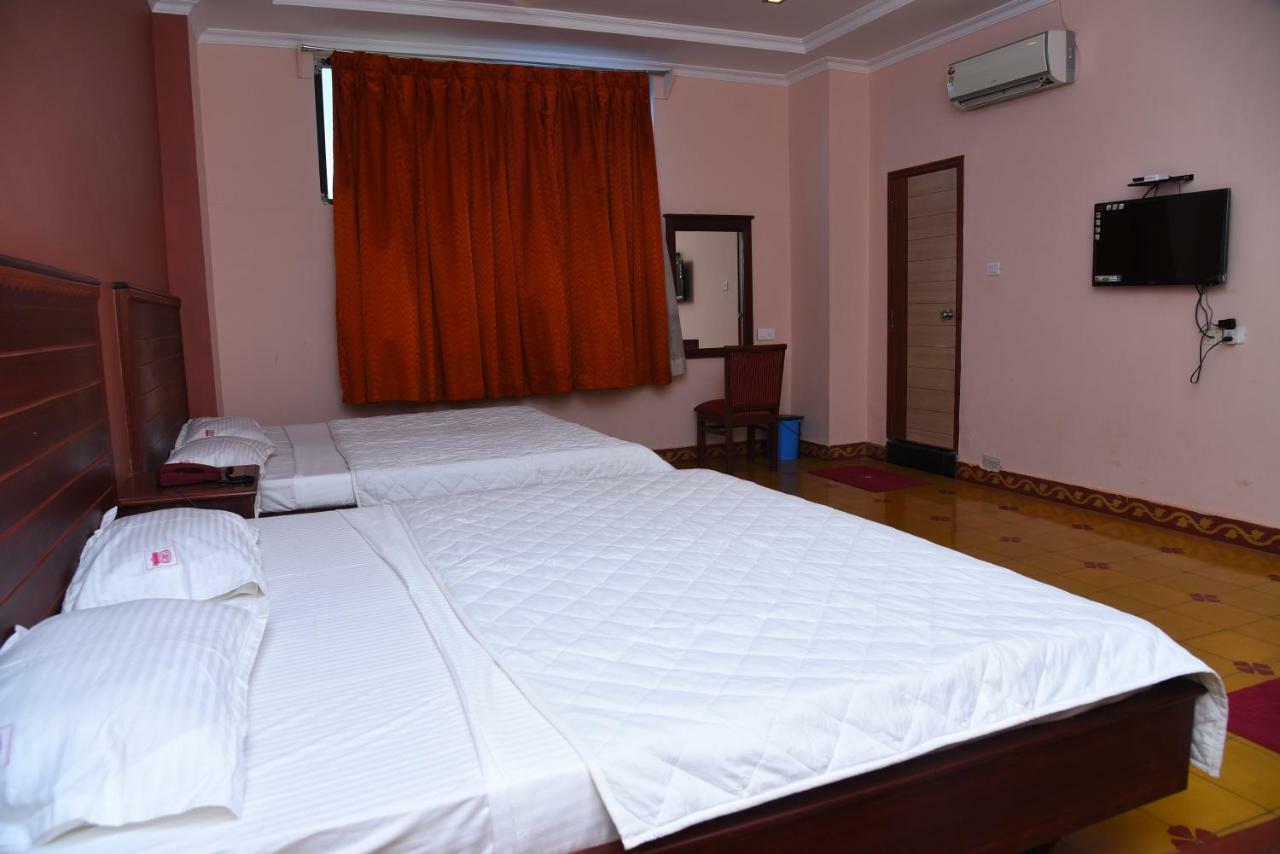 Hotel Subhalakshmi Palace Kāraikkudi Exterior photo