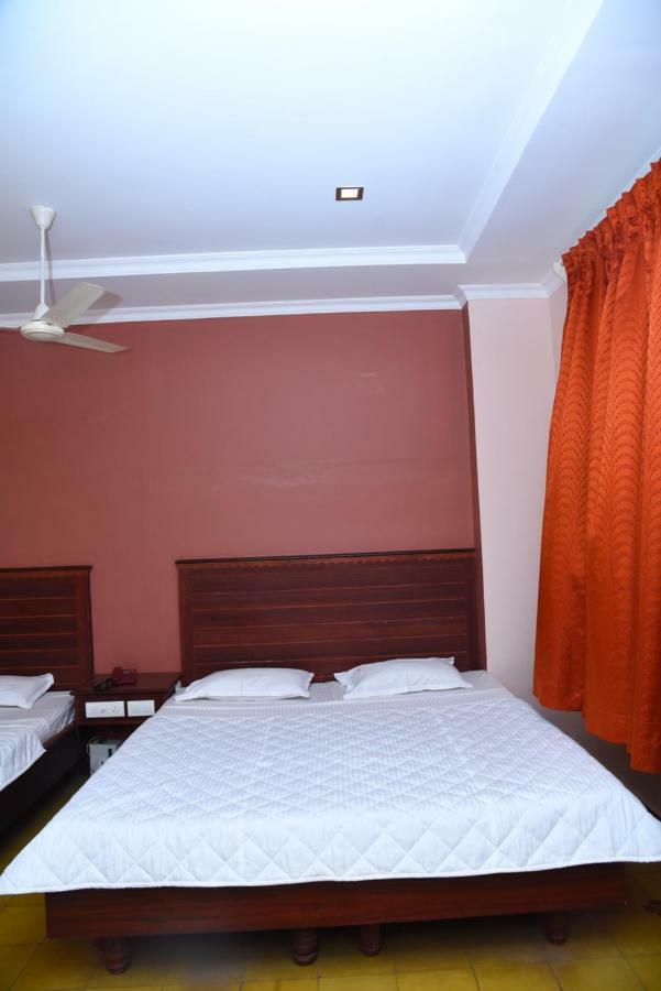 Hotel Subhalakshmi Palace Kāraikkudi Exterior photo