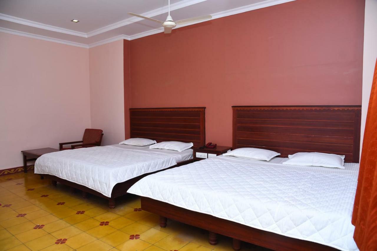 Hotel Subhalakshmi Palace Kāraikkudi Exterior photo