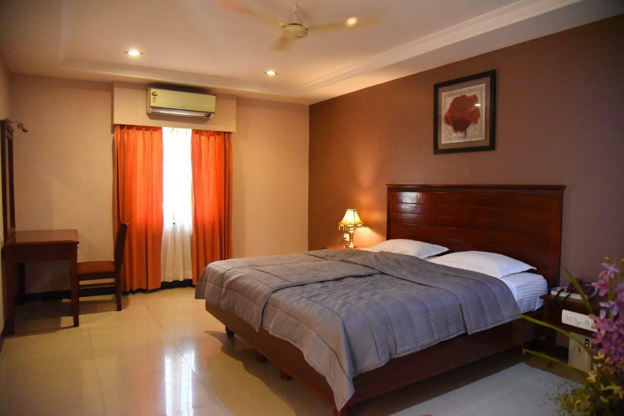 Hotel Subhalakshmi Palace Kāraikkudi Exterior photo