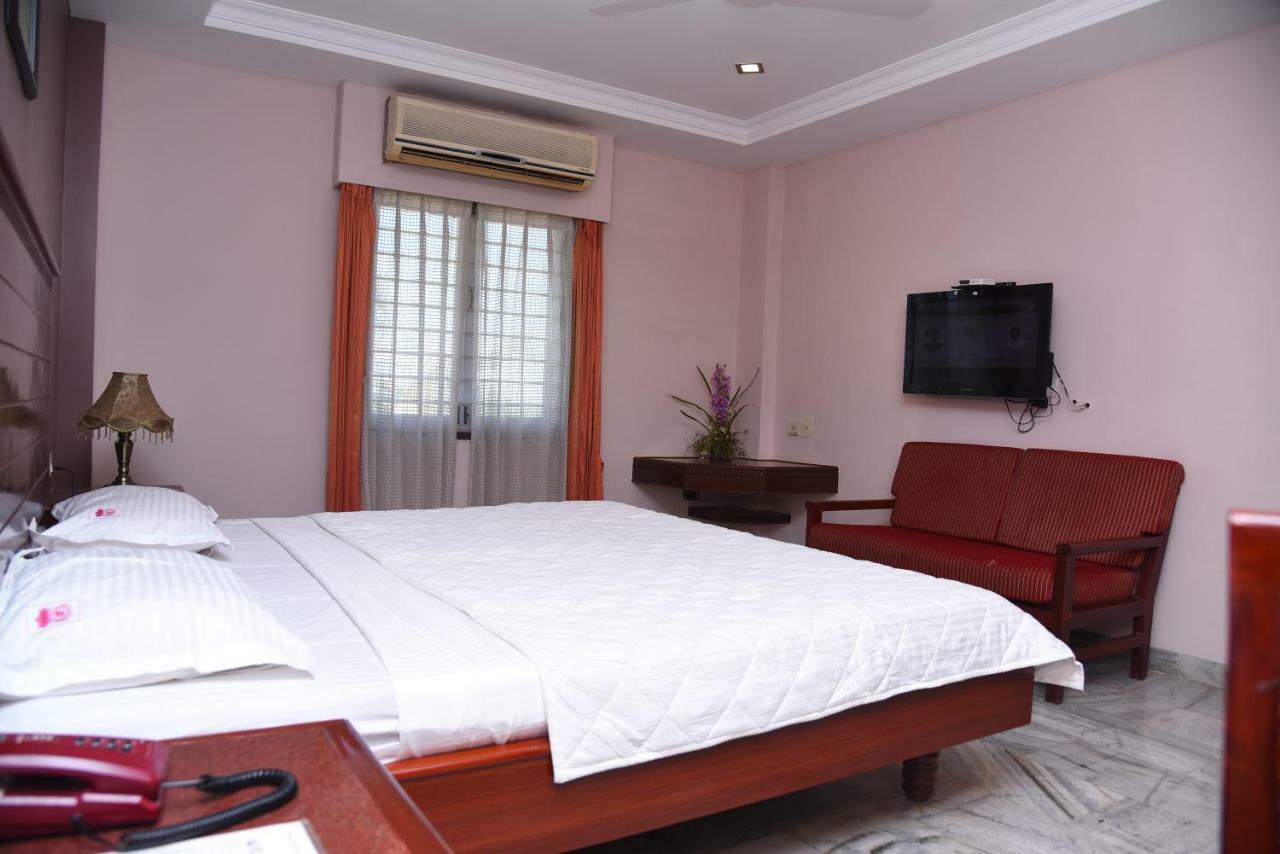 Hotel Subhalakshmi Palace Kāraikkudi Exterior photo