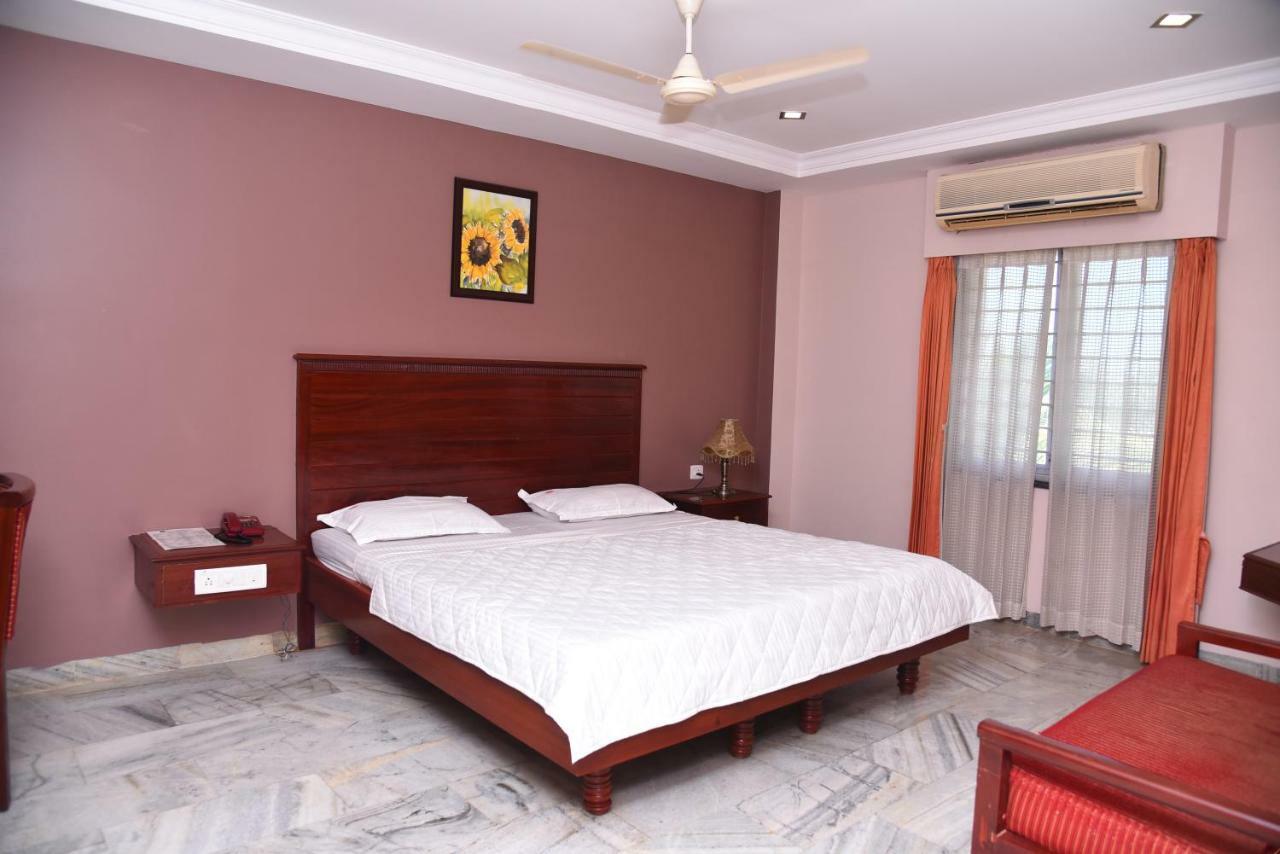 Hotel Subhalakshmi Palace Kāraikkudi Exterior photo